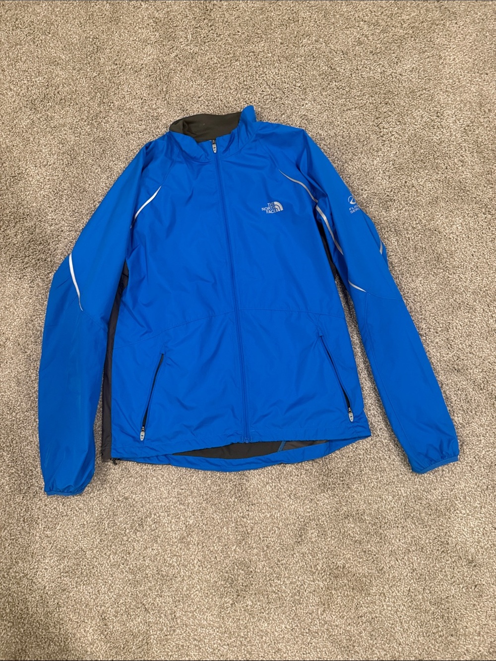Lightweight men’s North Face flight series jacket
